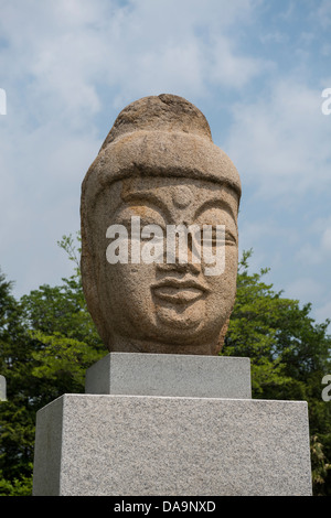 8th del IX secolo testa di statua di Buddha, Gyeongju Museo Nazionale, Corea del Sud Foto Stock