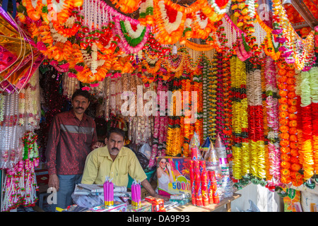 India India del Sud, Asia, Karnataka, Mysore Devarala, mercato, colorati, colori, decorazione, mercato, shop, tradizione, fornitore Foto Stock