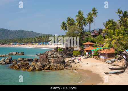 India India del Sud, Asia, Goa, Palolem Beach, Palolem, spiaggia, bella, barche, bungalows, colore, colorato, palme, turiste Foto Stock