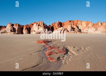 Il famoso erose scogliere di arenaria del Western spiaggia di Cape Leveque, Dampier Peninsula, Kimberley, Australia occidentale Foto Stock