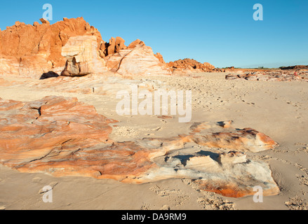 Il famoso erose scogliere di arenaria del Western spiaggia di Cape Leveque, Dampier Peninsula, Kimberley, Australia occidentale Foto Stock