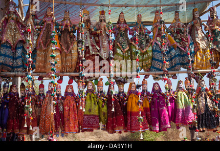 Anjuna, il Mercato delle Pulci, Goa, stato di Goa, India India del Sud, Asia, colorato, bambole, marionette, mercato turistico, tradizionale, tra Foto Stock