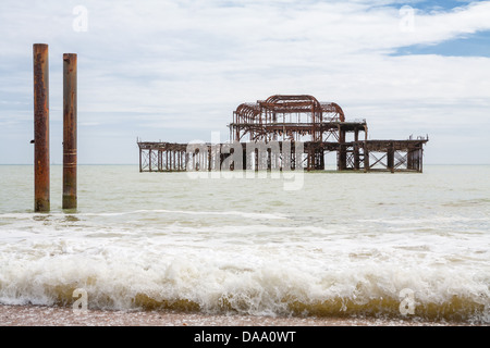 Il vecchio molo Ovest. Brighton, Regno Unito Foto Stock