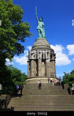 Hermannsdenkmal zur Erinnerung an die Schlacht im Teutoburger Wald bei Kalkriese, Kolossalstatue von Ernst von Bandel, Cheruskerfuerst Arminius, Detmo Foto Stock