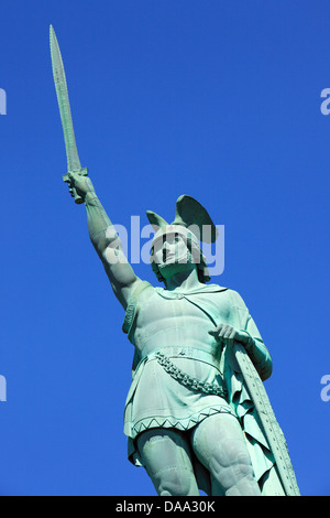 Hermannsdenkmal zur Erinnerung an die Schlacht im Teutoburger Wald bei Kalkriese, Kolossalstatue von Ernst von Bandel, Cheruskerfuerst Arminius, Detmo Foto Stock