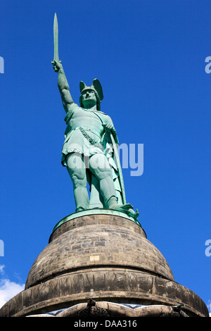 Hermannsdenkmal zur Erinnerung an die Schlacht im Teutoburger Wald bei Kalkriese, Kolossalstatue von Ernst von Bandel, Cheruskerfuerst Arminius, Detmo Foto Stock