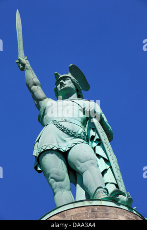 Hermannsdenkmal zur Erinnerung an die Schlacht im Teutoburger Wald bei Kalkriese, Kolossalstatue von Ernst von Bandel, Cheruskerfuerst Arminius, Detmo Foto Stock