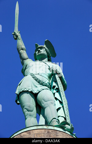 Hermannsdenkmal zur Erinnerung an die Schlacht im Teutoburger Wald bei Kalkriese, Kolossalstatue von Ernst von Bandel, Cheruskerfuerst Arminius, Detmo Foto Stock