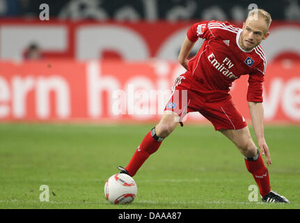 Amburgo è David JAROLIM controlla il pallone durante la Bundesliga tedesca partita FC Schalke 04 v SV Amburgo alla Veltins Arena stadium di Gelsenkirchen, Germania, 15 gennaio 2011. Amburgo ha vinto la partita con 1-0. Foto: Friso Gentsch Foto Stock