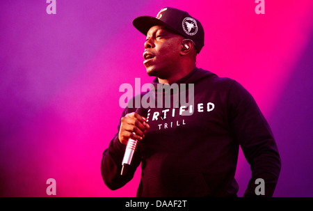 Dizzee Rascal esegue sulla fase della piramide il venerdì di Glastonbury Festival. 28 Giugno 2013 Foto Stock