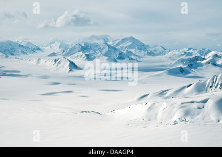 Una veduta aerea di icefields del Sant'Elia la gamma della montagna nel Parco Nazionale Kluane, Yukon Territory, Canada. Foto Stock