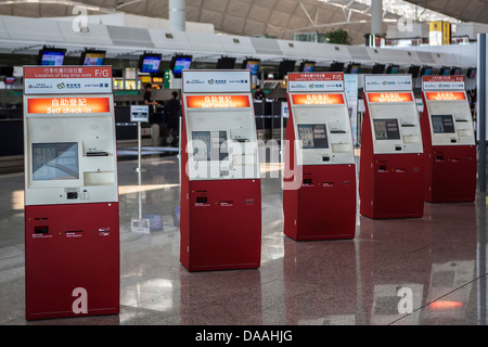 Hong Kong, Cina, Asia, Città, Hong Kong, Cina, Asia, International Airport, Self Check-in, macchine, aeroporto, automatico, controllare Foto Stock