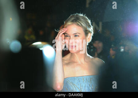 Noi attrice Renee Zellweger arriva per la quarantaseiesima fotocamera dorata awards a Berlino, Germania, 05 febbraio 2011. Il riconoscimento premia pubblico preferiti dai reami di film, televisione, sport e media. Foto: Jens Kalaene Foto Stock