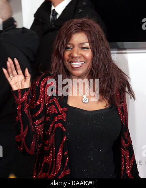 Noi cantante Gloria Gaynor arriva per la quarantaseiesima fotocamera dorata awards a Berlino, Germania, 05 febbraio 2011. Il riconoscimento premia pubblico preferiti dai reami di film, televisione, sport e media. Foto: Britta Pedersen Foto Stock