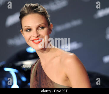 Noi attrice Beau Garrett, membro del cast di " TRON:Legacy", arriva per la premiere del film in stile Michalsky Nite fashion show durante la Mercedes-Benz della settimana della moda a Berlino, Germania, 21 gennaio 2011. Foto: Britta Pedersen dpa/lbn Foto Stock