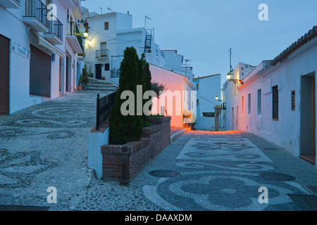 Frigiliana, sera, villaggio di montagna, Nerja, Malaga, La Axarquia, andalusia, Costa del Sol, Spagna Foto Stock