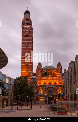 Londra cattedrale cattolica-La Chiesa Cattedrale di Westminster ,da Victoria Street, Londra, Inghilterra Foto Stock