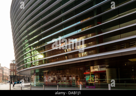 La curva del teatro, Leicester, England, Regno Unito Foto Stock