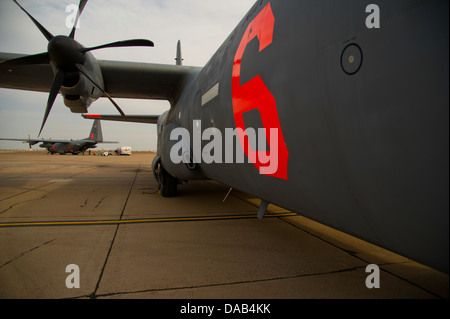 MESA, Ariz. - Un militare di C-130, il segnale di chiamata MAFFS 6 dal 146Airlift Wing, California Air National Guard e dotato di Foto Stock