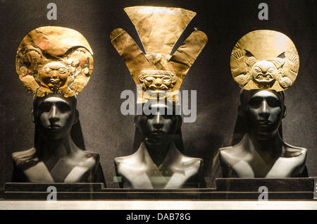 Decorazioni ornamentali in oro Inca precolombiano testate Headpieces reperti archeologici arte Larco Museum, Lima, Perù. Foto Stock