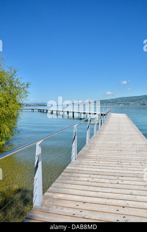 Causeway in legno sul lago di Zurigo vicino a Wädenswil, Svizzera Foto Stock