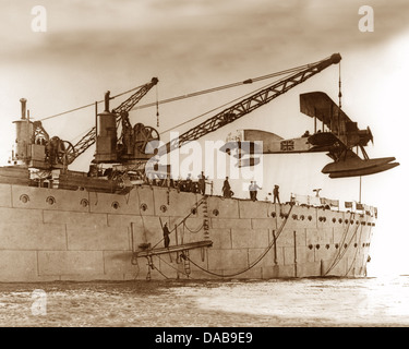Breve Bros 166 sul biplano HMS Ark Royal inizio novecento Foto Stock