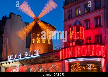 Moulin Rouge (1889), famosa in tutto il mondo Cabaret, Pigalle, Paris Francia Foto Stock