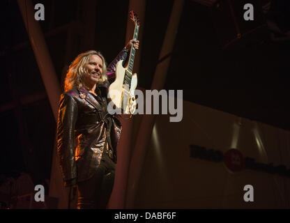 Tommy Shaw di Styx performing live Foto Stock