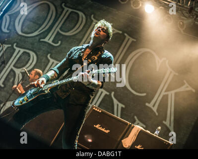 Dropkick Murphys eseguire live, il chitarrista James Lynch Foto Stock