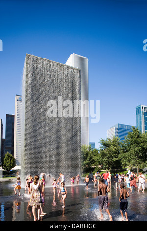 Fontana di corona (©JUAME da Plensa a 2004) il Millennium Park di Chicago, Illinois, Stati Uniti d'America Foto Stock