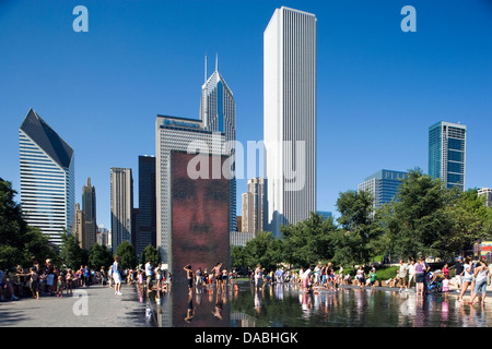 Fontana di corona (©JUAME da Plensa a 2004) il Millennium Park di Chicago, Illinois, Stati Uniti d'America Foto Stock