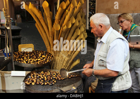 Venditore di castagne.Roma. Foto Stock