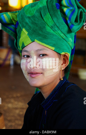 Giovane donna della Pa-O gruppo etnico, Lago Inle, Stato Shan, Myanmar (Birmania), Asia Foto Stock