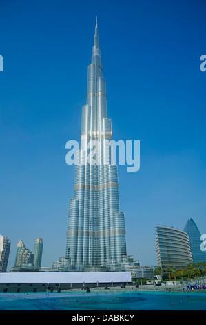 Il Burj Khalifa Tower, a 828m la torre più alta del mondo, Dubai, Emirati Arabi Uniti, Medio Oriente Foto Stock