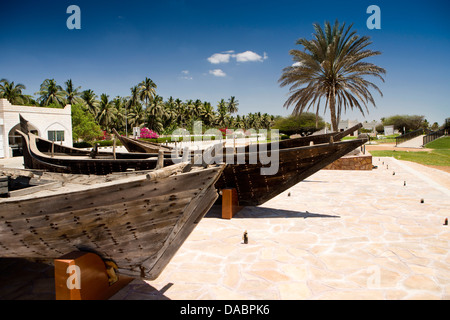 Oman, Dhofar, Salalah, Al Baleed parco archeologico, terra di incenso museum, barche tradizionali Foto Stock