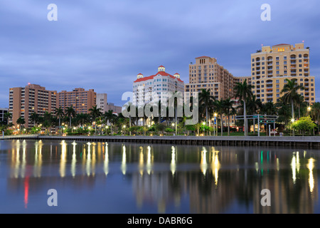 Skyline di West Palm Beach, Florida, Stati Uniti d'America, America del Nord Foto Stock