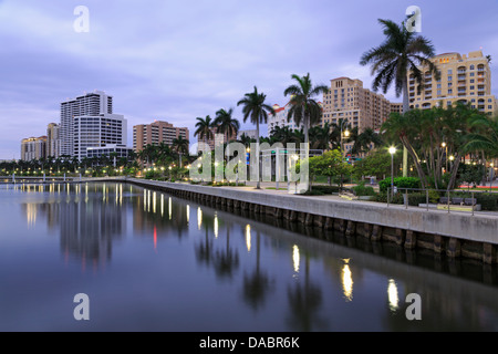 Skyline di West Palm Beach, Florida, Stati Uniti d'America, America del Nord Foto Stock