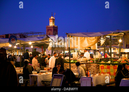 Il mercato notturno, Piazza Jemaa El Fna a Marrakech, Marocco, Africa Settentrionale, Africa Foto Stock