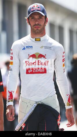 Il francese driver di Formula Uno Jean-Eric Vergne della Toro Rosso durante la terza sessione di prove libere sul circuito del Nuerburgring in Nuerburg, Germania, 06 luglio 2013. Foto: Jens Buettner/dpa Foto Stock