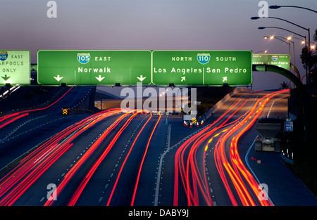 Autostrada di notte Foto Stock