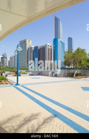 Architettura contemporanea lungo la Corniche, Abu Dhabi, Emirati Arabi Uniti, Medio Oriente Foto Stock