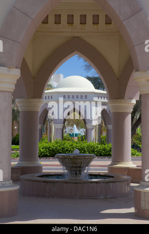 Sheikha Salama moschea giardini, Al Ain, Abu Dhabi, Emirati Arabi Uniti, Medio Oriente Foto Stock