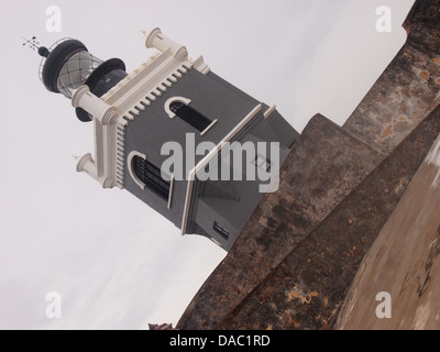 Guardando la torre della vecchia fortezza di San Juan Foto Stock