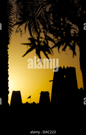 Al Jahili Fort al tramonto, Al Jahili Park, Al Ain, Abu Dhabi, Emirati Arabi Uniti, Medio Oriente Foto Stock