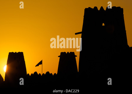 Al Jahili Fort al tramonto, Al Jahili Park, Al Ain, Abu Dhabi, Emirati Arabi Uniti, Medio Oriente Foto Stock