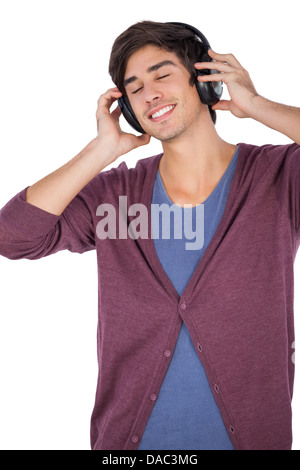 Giovane uomo ascoltare musica Foto Stock