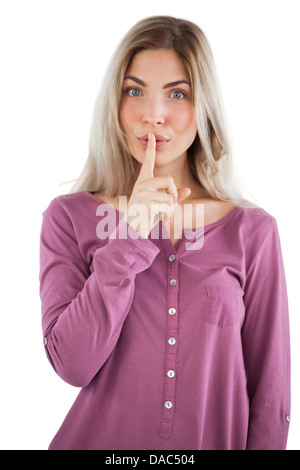 Giovane donna con il dito sulle labbra Foto Stock