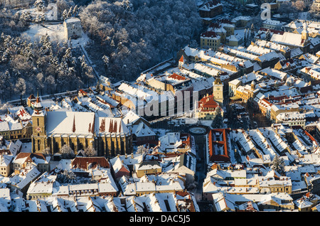 Vista della Città di Brasov in Romania. Brasov si trova nella parte centrale del paese ed è circondato da montagne dei Carpazi. Foto Stock