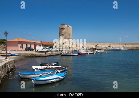 Barche da pesca e torre genovese Marciana Marina Isola d'Elba toscana italia Foto Stock