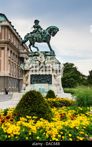 Statua equestre di Eugenio di Savoia al Castello di Buda, Budapest. Il principe vincere i Turchi nella battaglia di Zenta, libertà di Ungheria. Foto Stock